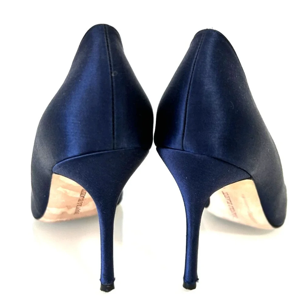 Manolo Blahnik Rigiuba Navy Blue Silk Satin Jeweled Pumps Heels 38 Box Bag